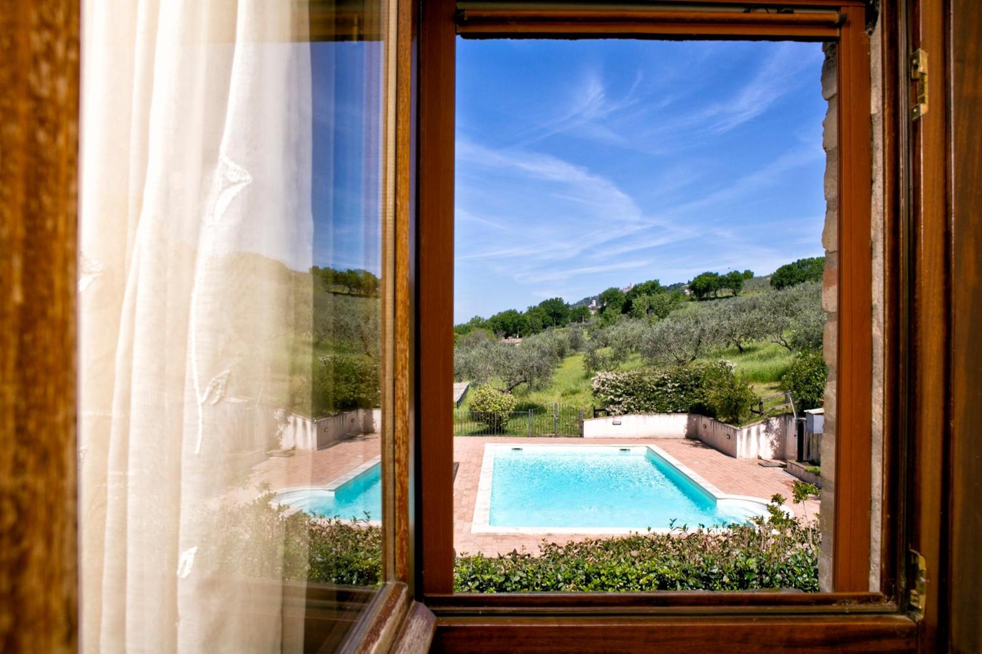Villa Rosy Asís Exterior foto
