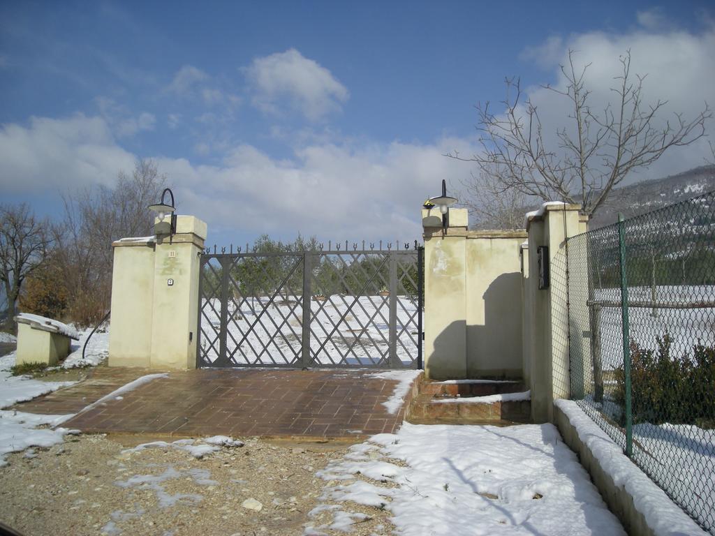 Villa Rosy Asís Exterior foto