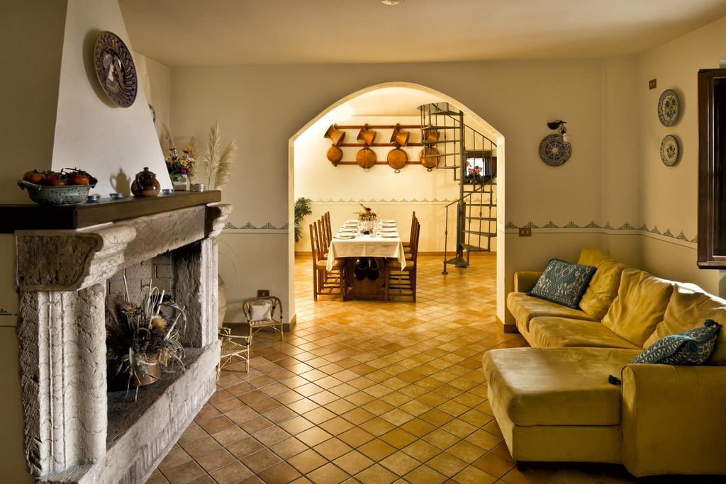 Villa Rosy Asís Exterior foto