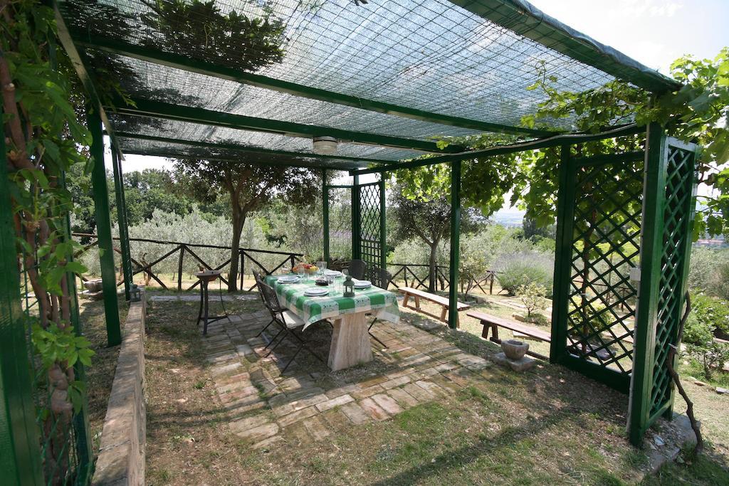 Villa Rosy Asís Exterior foto