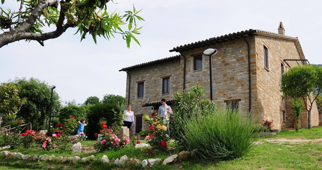 Villa Rosy Asís Exterior foto